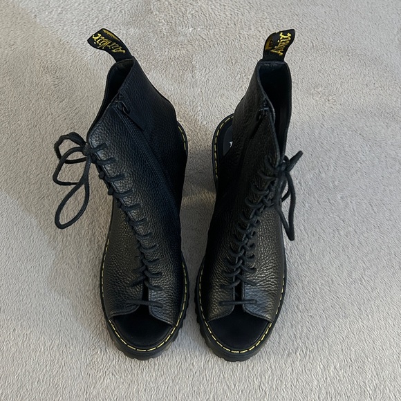 🔥Dr. Martens Open-Toe Carmelita Aunt Sally Pebbled Leather Heels🔥 - Picture 4 of 12